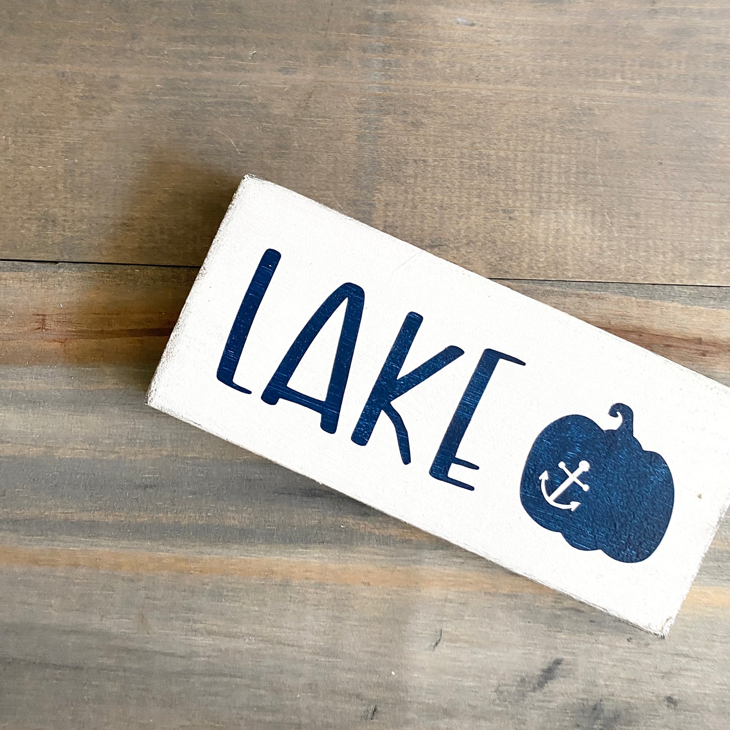 Lake Pumpkin Sign