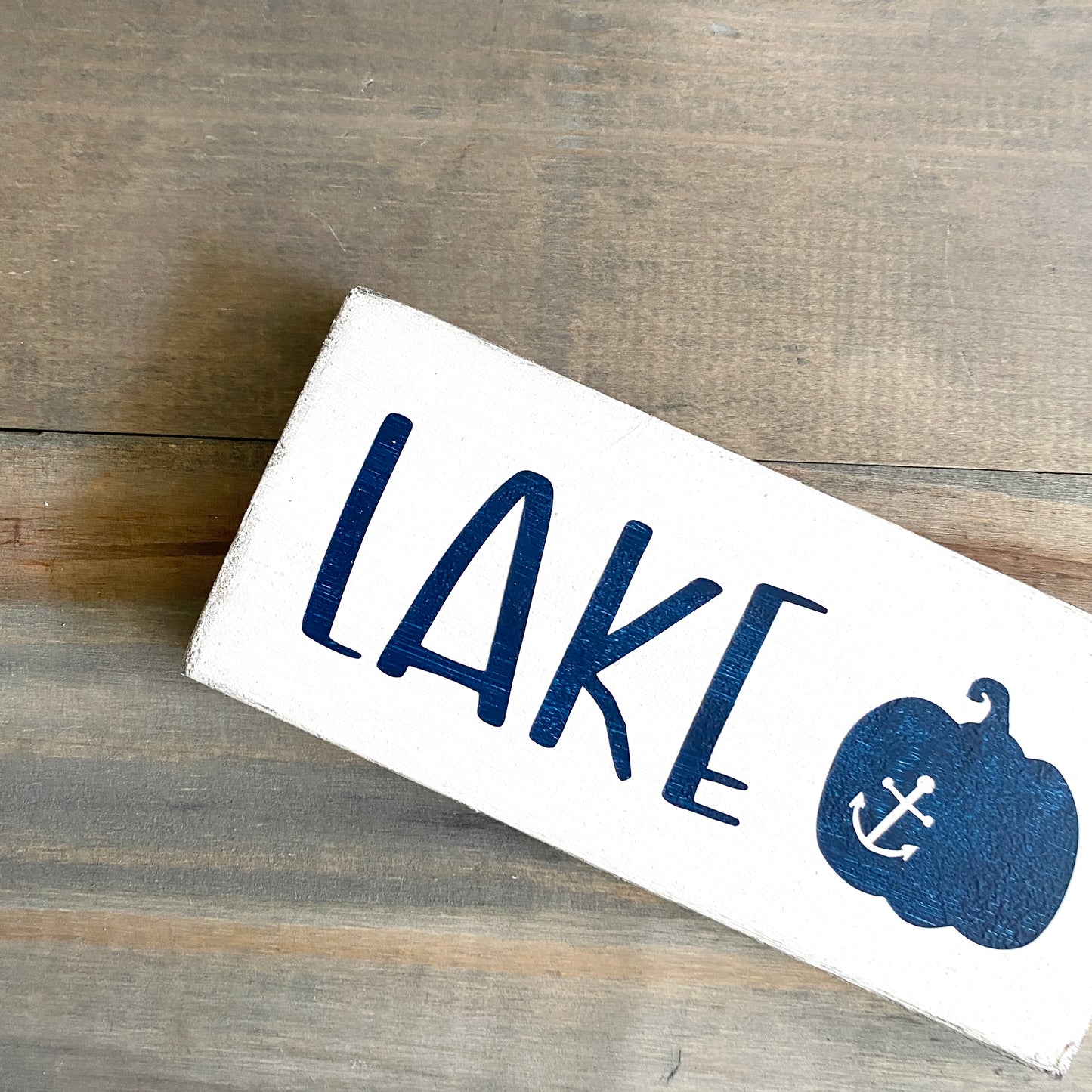 Lake Pumpkin Sign