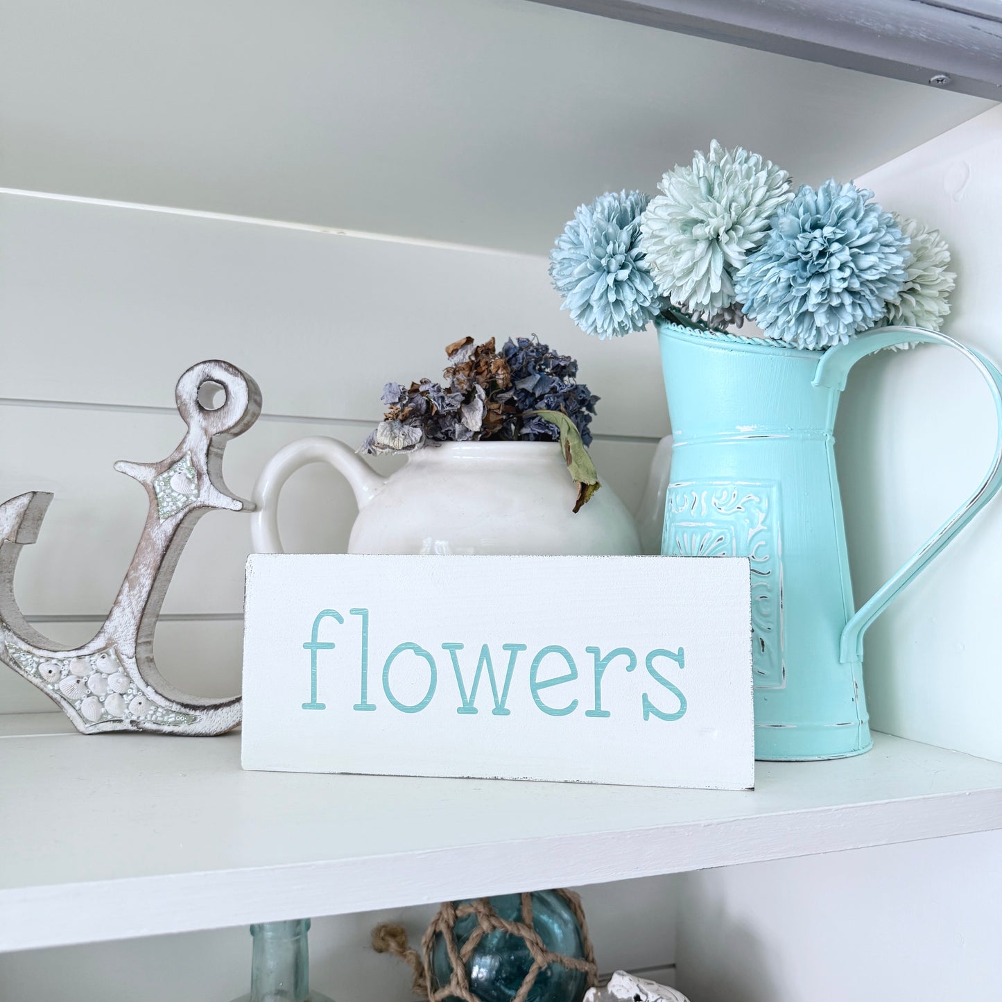 Small flowers sign